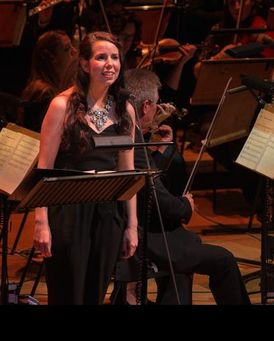 Rebecca Ridout Headshot