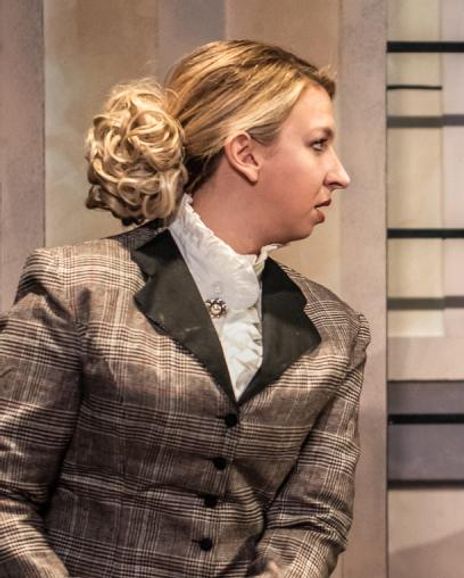 Lisa DeRoberts Headshot