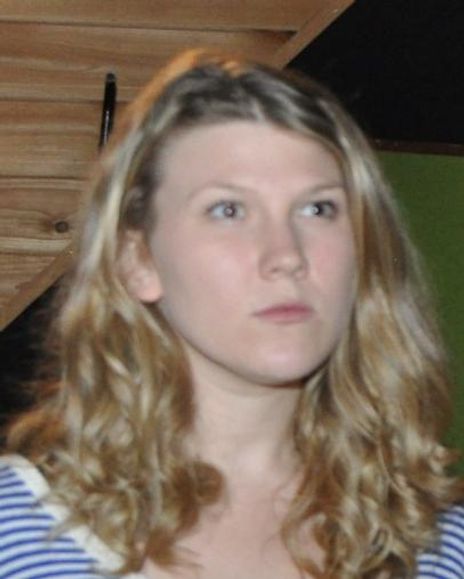 Tara Llweellyn Headshot