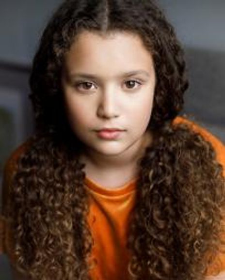 Ariela Rozentul Headshot