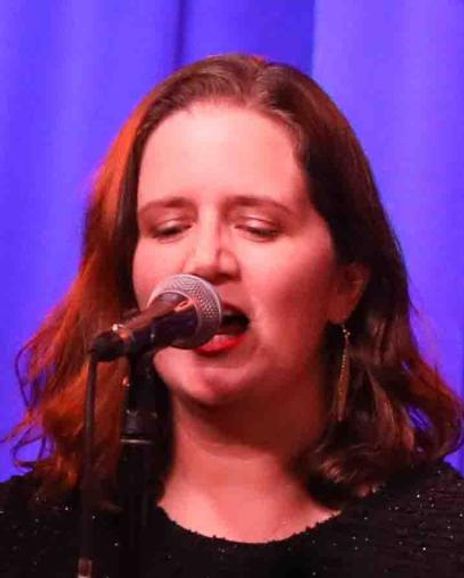 Amy Cervini Headshot