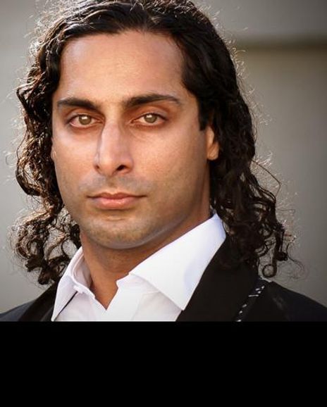 Hamza Zaman Headshot