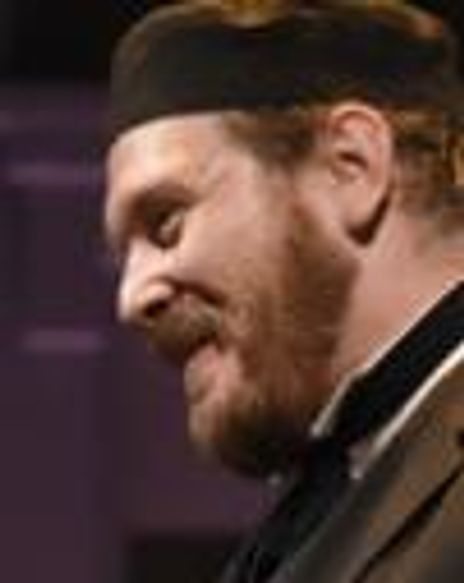 Benjamin Curns Headshot