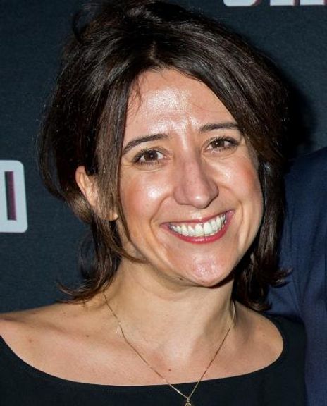 Rachel Edwards Headshot