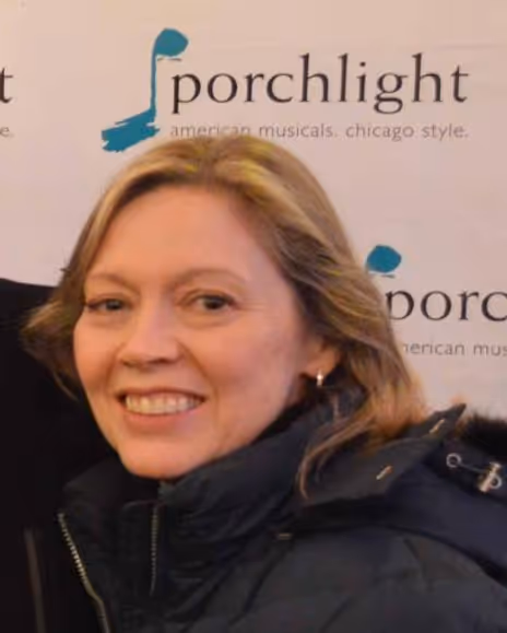 Cindy Raymond Headshot