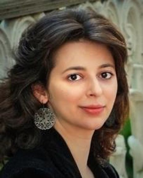 Dina Pruzhansky Headshot