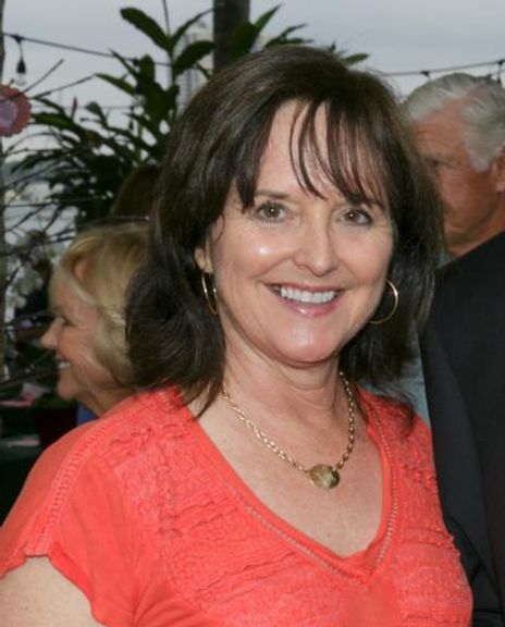 Julie Criser Headshot