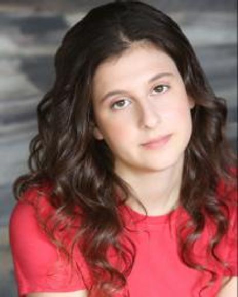 Julia Lipsztein Headshot