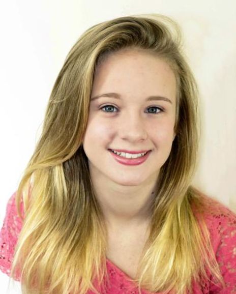 Caroline Tetschner Headshot
