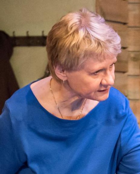 Lenne Snively Headshot