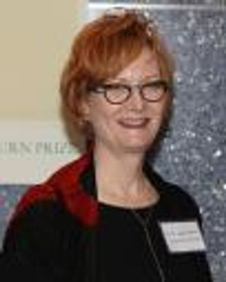 Leslie Swackhamer Headshot