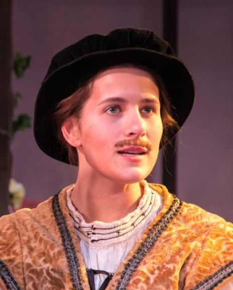 Lauren Tothero Headshot