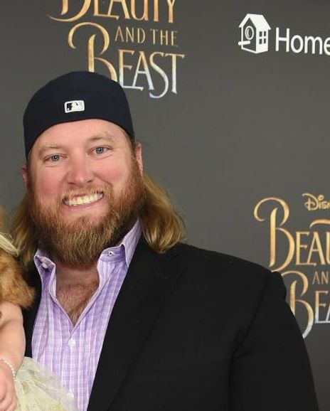 Nick Mangold Headshot