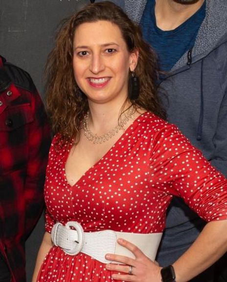 Laura Shubert Headshot