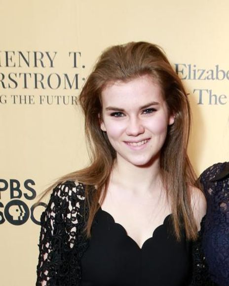 Chloe Grant Headshot