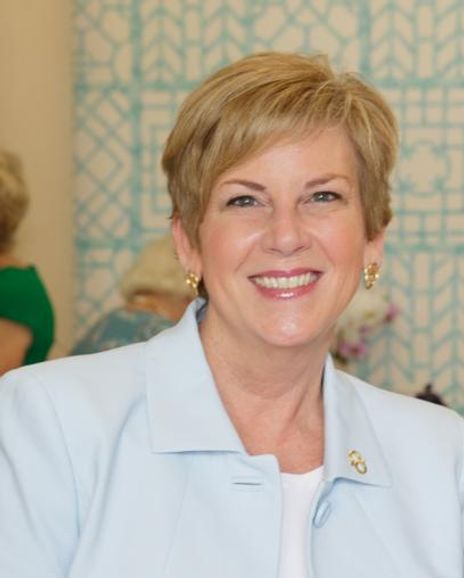 Donna McCullough Headshot