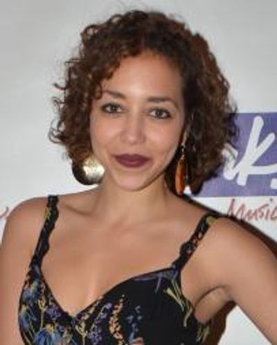 Claire Saunders Headshot