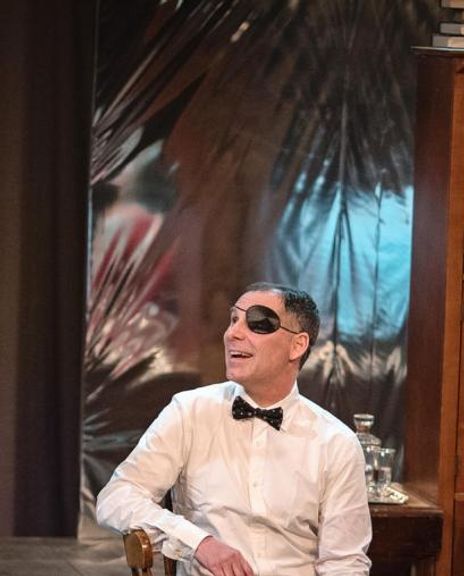 Chris Macdonald Headshot