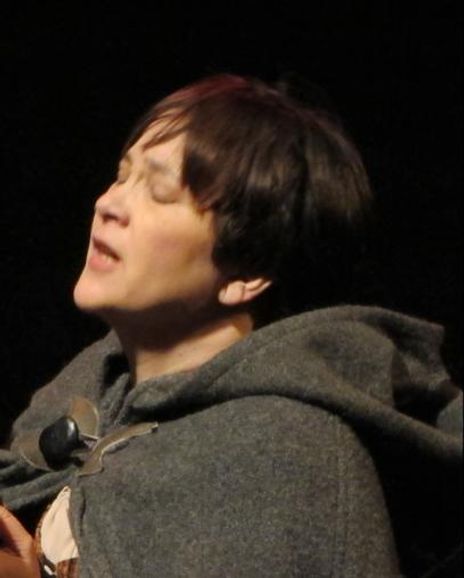 Amy Thompson Headshot