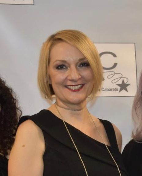 Rachel Hanser Headshot