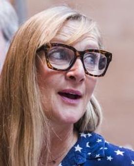 Lesley Sharp Headshot