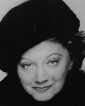 Lynne Charnay Headshot