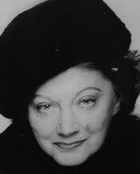 Lynne Charnay Headshot