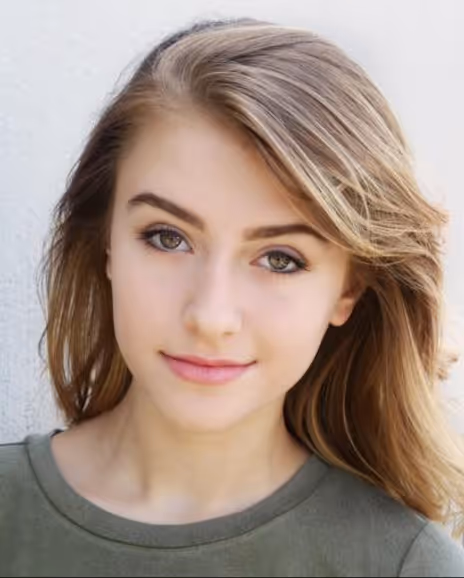 Sarah Youngblood Headshot