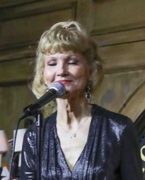 Michelle DellaFave Headshot