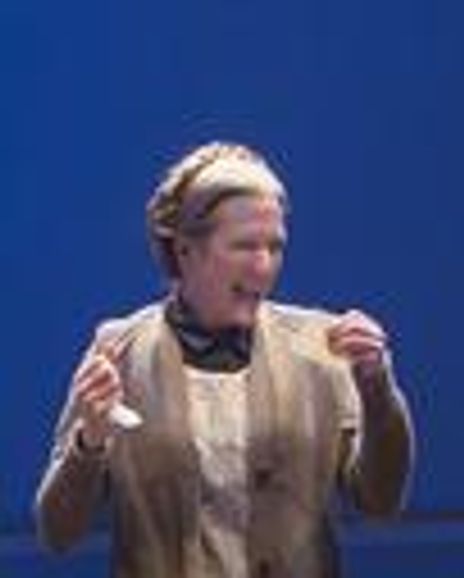 Henny Russel Headshot