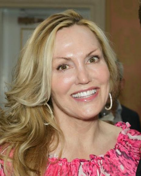 Loretta Neff Headshot