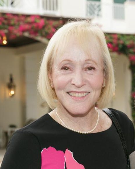 Lois Hendricks Headshot