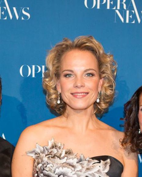 Elena Garanea Headshot