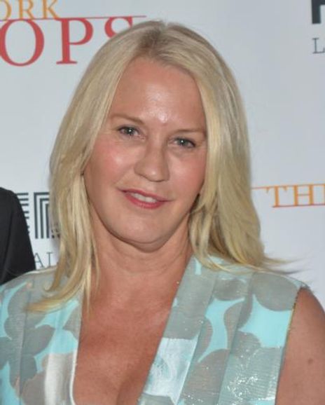 Hillary Weldon Headshot