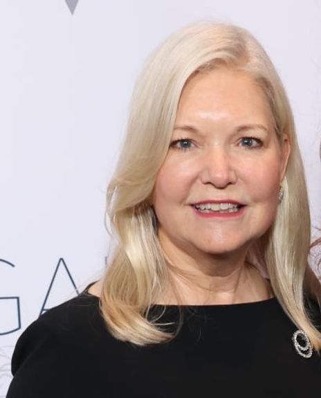 Sharon Davis Headshot