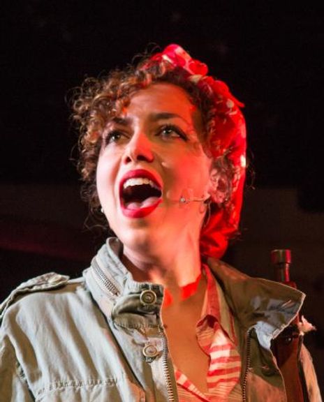 Clair Saunders Headshot