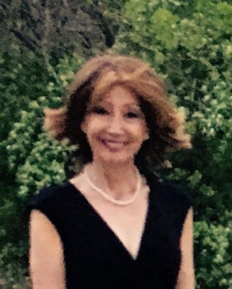 Tracy Costa Headshot