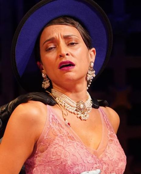 Caro Zeller Headshot