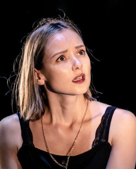 Alexandra Dowling Headshot