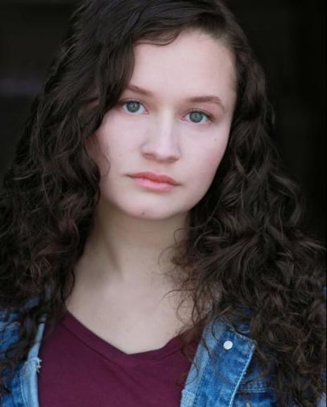 Isabel Kaegi Headshot