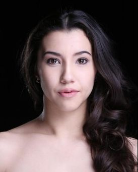 Justina Aveyard Headshot