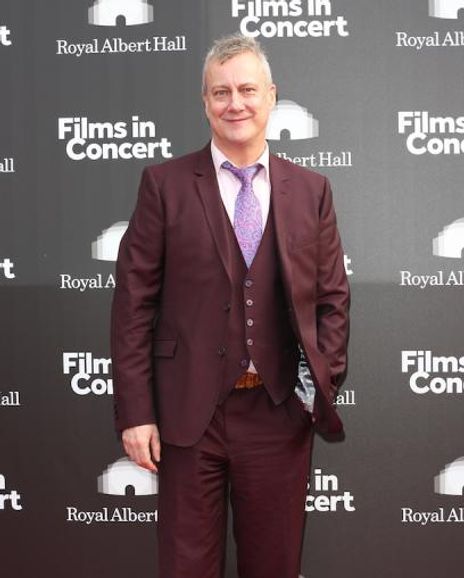 Stephen Tomkinson Headshot