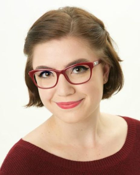 Alyssa DeVries Headshot