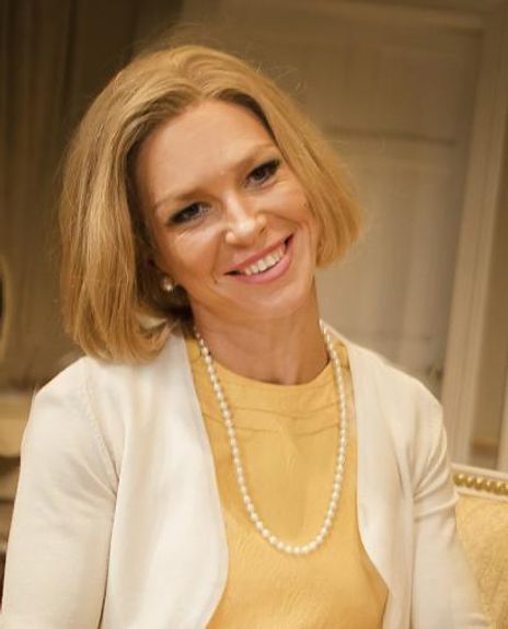 Honeysuckle Weeks Headshot