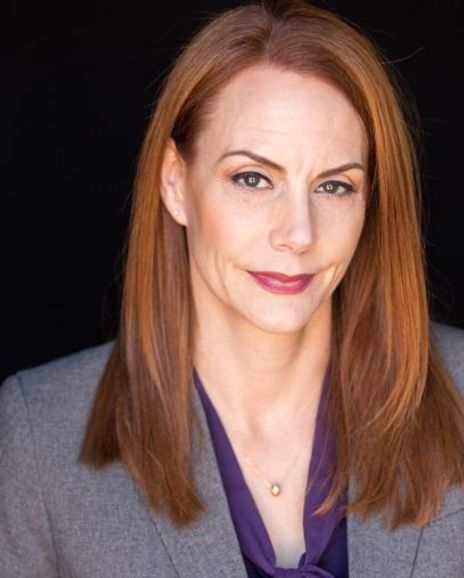 Stephanie Schulz Headshot
