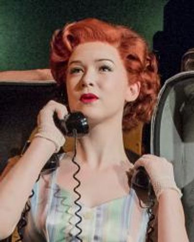 Holly Sumpton Headshot