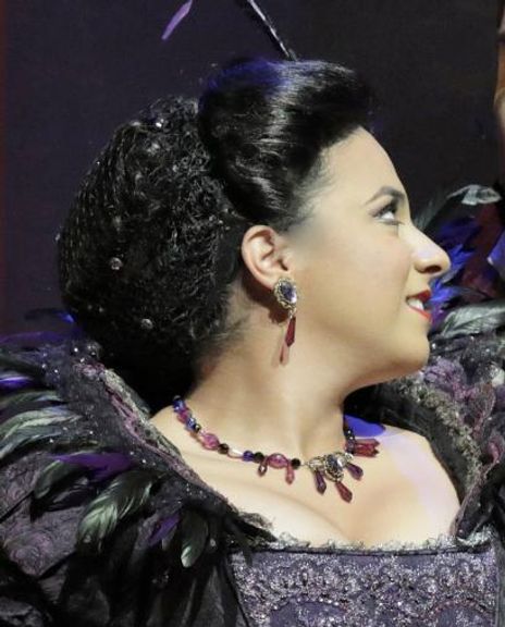 Amina Edris Headshot