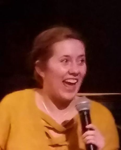 Steph Vondell Headshot