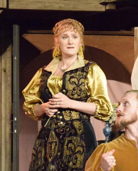 Bethany Koulias Headshot