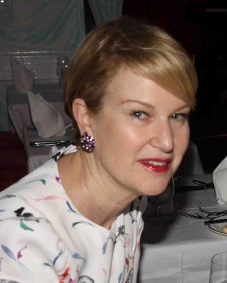 Lori Kramer Headshot